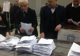 Primarie, partito lo spoglio: testa a testa tra Marasco e Mongelli. Ma siamo ancora all'inizio