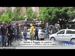 Salvini a Foggia,  lo scontro tra manifestanti di sinistra e forze dell'ordine