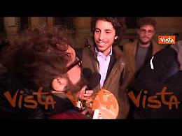 La sardina della Basilicata contesta i leader nazionali e gli porta dell'aglio