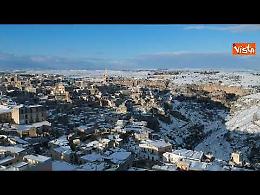 Matera innevata vista dal drone: uno spettacolo