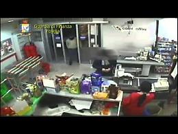 Il Video della rapina a Carni & Affini di Foggia