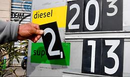 Maxi multa ad Eni, Esso, IP, Q8, Saras e Tamoil per il cartello dei carburanti, prezzi gonfiati dal 2020 al 2023