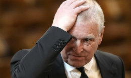 Il tramonto delle eminenze: Londra e il rito dell'autopurificazione