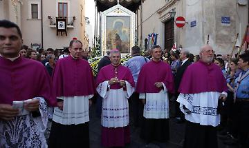 L'abbraccio di Manfredonia alla Madonna di Siponto: questa sera Mango chiude la grande festa