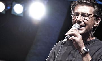 Oggi, 14 ottobre 1961, nasce a Foggia Gegé Telesforo: il miglior Jazz-vocalist italiano al mondo