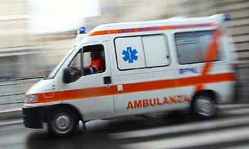 In sette contro un albero tra Cerignola e Trinitapoli, due sono gravi