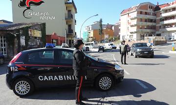 Picchia e minaccia la compagna: arrestato un 43enne a Rionero in Vulture