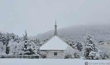 La Capitanata si sveglia sotto la neve: scuole chiuse e 100 mezzi della Provincia di Foggia in campo