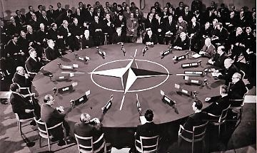 L'Italia e la NATO, dall'adesione a Berlinguer