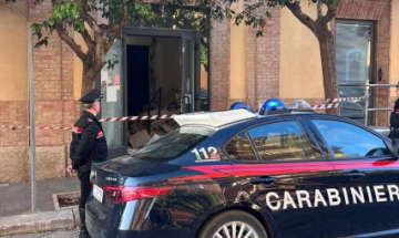 Tenta di rapinare una tabaccheria, arrestato 15enne a Torremaggiore