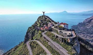 Vacanze nei piccoli centri: Maratea la più ricercata, la Puglia attrae con Castel del Monte, Isole Tremiti e Peschici