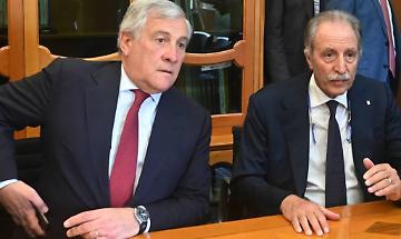 Tajani rilancia il modello Basilicata per le elezioni a Roma, Milano, Torino e va allo scontro con Salvini su Consob