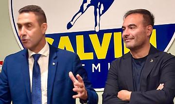 In Puglia in fila per arruolarsi con il generle Vannacci, il "caporale" Sasso passa in rassegna le truppe