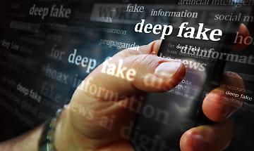 Diffuse foto porno con fotomontaggio digitale di un'amica, arrestato 19enne di Foggia. La ragazza alle donne: "Denunciate"