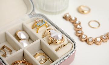 Gioielli per laurea: cosa regalare a chi ha appena raggiunto un traguardo importante