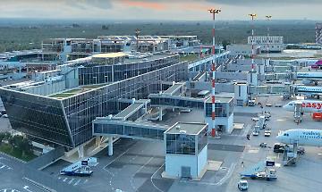 La Puglia paga la guerra di Trump e Netanyahu all'Iran: l'aeroporto di Brindisi senza carburante per gli aerei