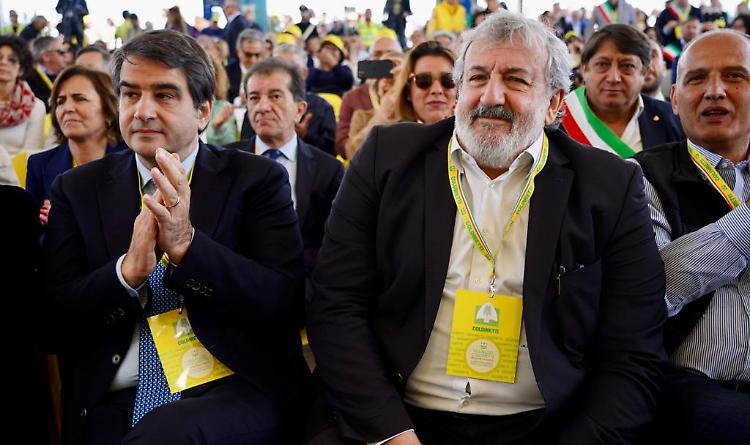 Emiliano l'istrione: «Facciamo il tifo per il Governo di turno, ma non abbiamo capito la strategia di Fitto sul Pnrr»