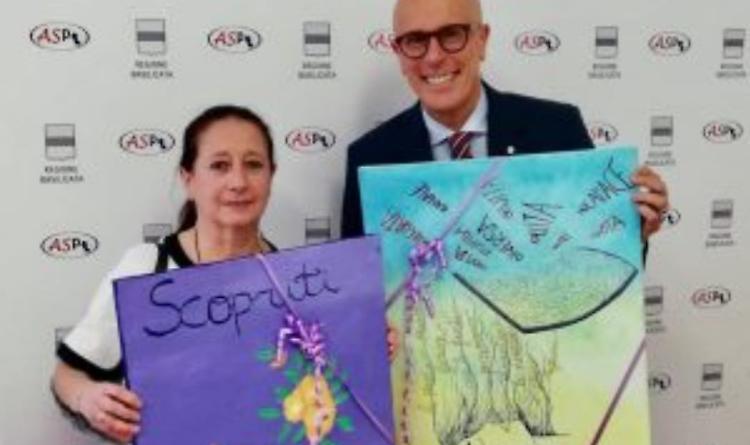Laboratorio di art therapy nel centro regionale per i disturbi dell’alimentazione a Chiaromonte: consegnate al Dg dell'Asp tre tele realizzate dai pazienti