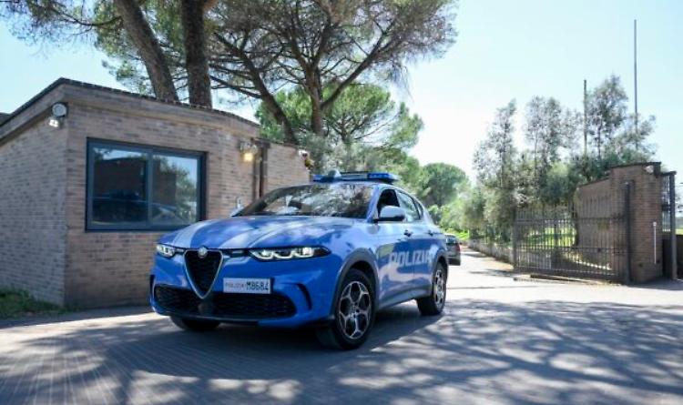 56enne originario di San Severo spara da un villino a Tivoli e ferisce una donna, poi tenta di sparare ai poliziotti