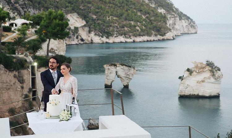 E' Baia dei Faraglioni sul Gargano la meta preferita dei matrimoni stranieri: vengono a sposarsi persino dall'Australia